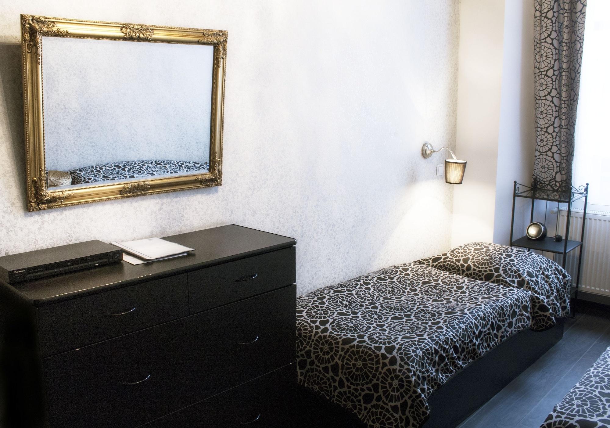 Pergamin Apartments Краков Экстерьер фото