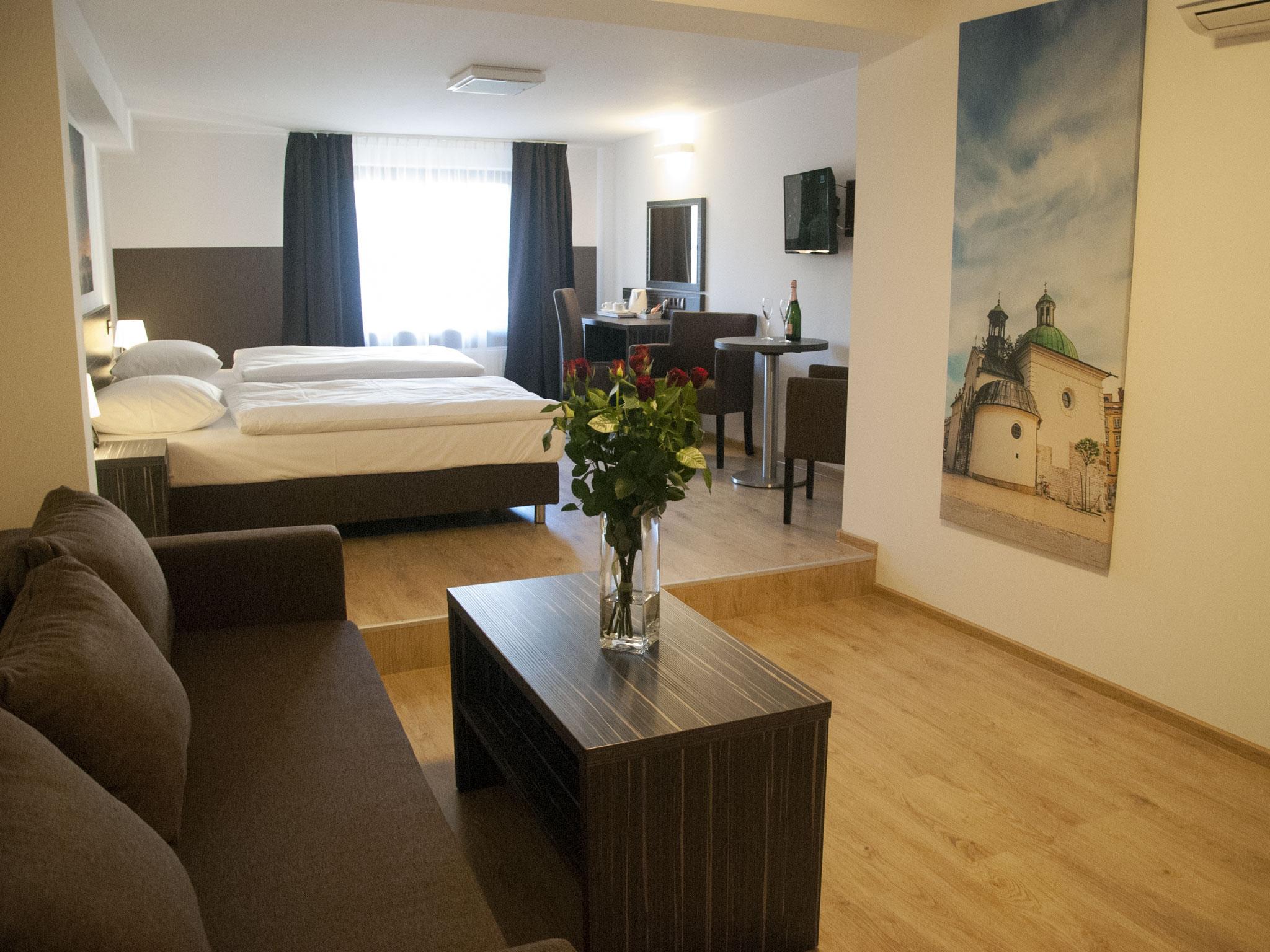 Pergamin Apartments Краков Экстерьер фото